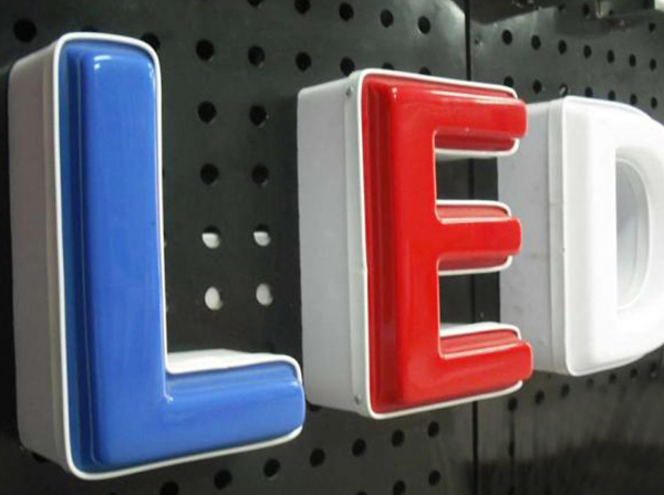 張家口廣告牌制作吸塑發(fā)光字燈箱廣告